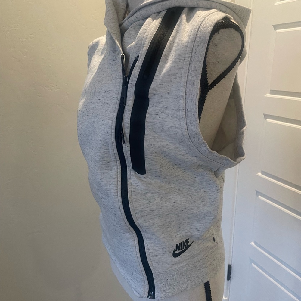 Nike Gray Sleeveless Hoodie Vest
